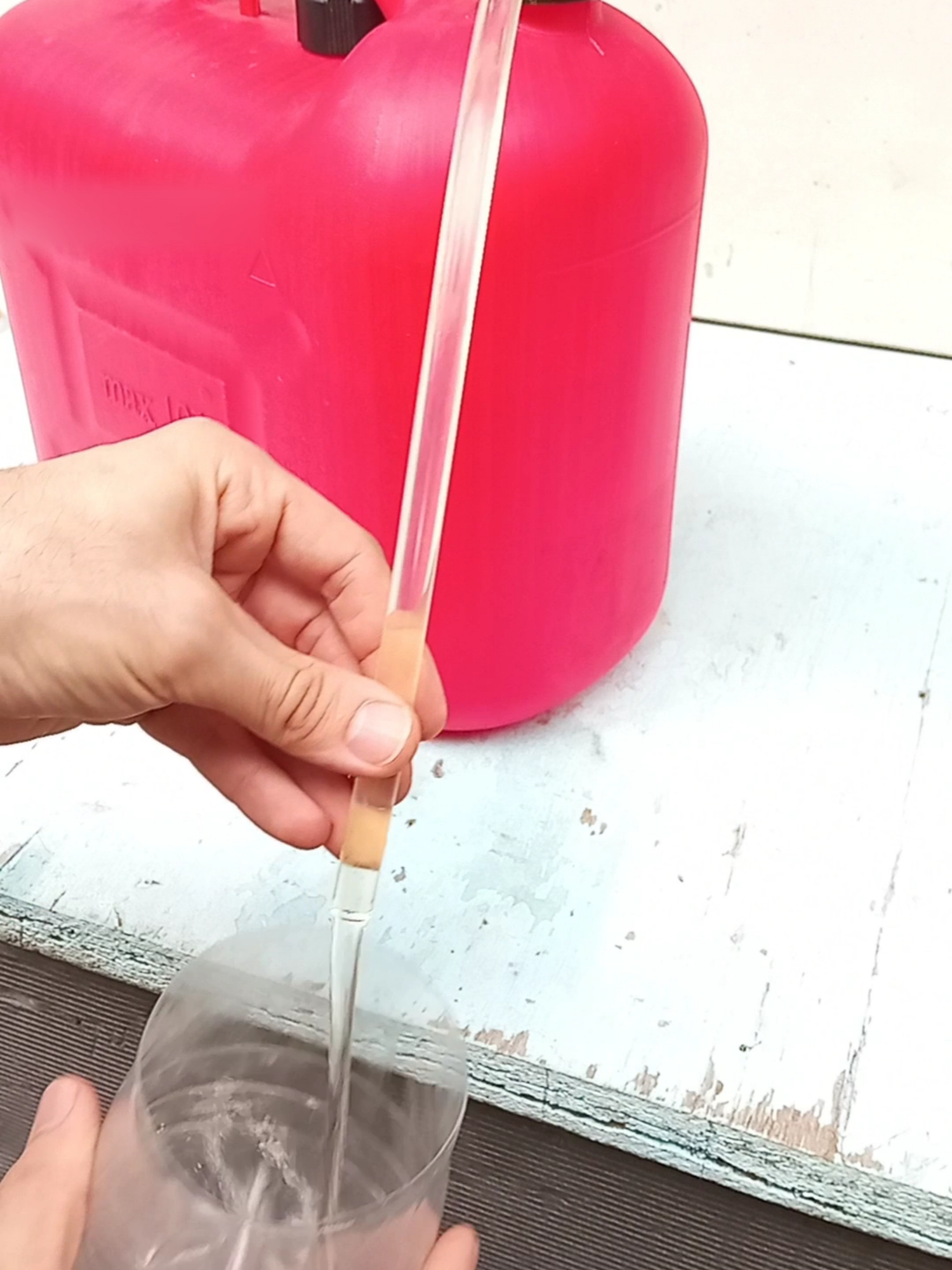 Every driver should know this tips and tricks! How to easily transfer fuel using a hose. Tips and tools #DIY #howto #tips #skills #homemade #tool