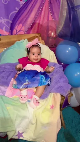 O tema escolhido para o mêsversario foi da frozem 🥰😍 #brasil #boavista #venezolanosporelmundo #mêsversario #mesversario #maternidad #babytiktok #viral #fip 