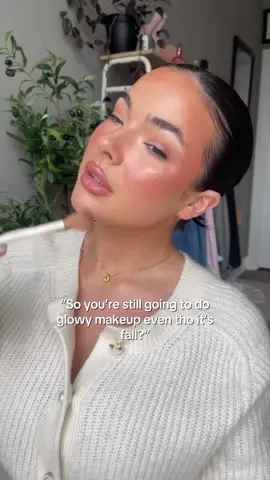 @makeupbymario soft glow highlight in “honey” you’re welcome🤍  #makeuptok #glowyskin #makeup 