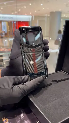 I bought a luxury foldable phone today,what do you think?#vertu #vertuphone #luxury #luxuryphone #foldable #foldablephone #fyp #foryou @VERTUTokoUtamaResmi @vertu_official_sa @vertu_sa 