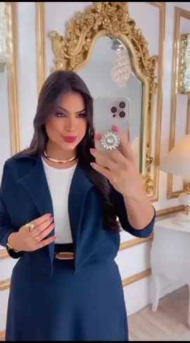 Conjunto: blazer+blusa+saia , acompanha o cinto, atacado e varejo, enviamos para todo o Brasil. #modafeminina  #modaexecutiva  #modaevangelica  #feirinhadamadrugada  #conjuntoblazer  , siga @laniamoda no Instagram 