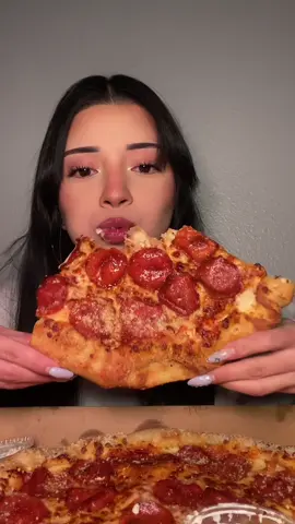 Pizza mukbang ❤️ #letseat #eatwithme #Foodie #pizza #littlecaesars #wingstop 