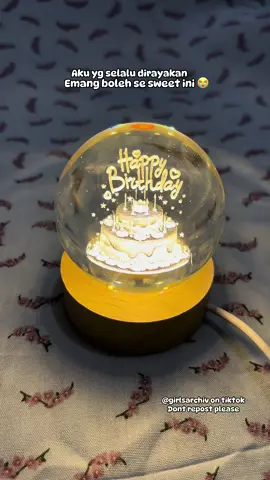 Dikasih kado ginian aja seneng banget. Ayo tag doi kalian biar dikasih jg 😭 #kado #gift #kadoulangtahun #giftbirthday #kadoultah #kadounik #kadopacar #hadiahulangtahun #lamputidur #lamputidurkristal #lampubola #lampubolakristal #fyp #viral
