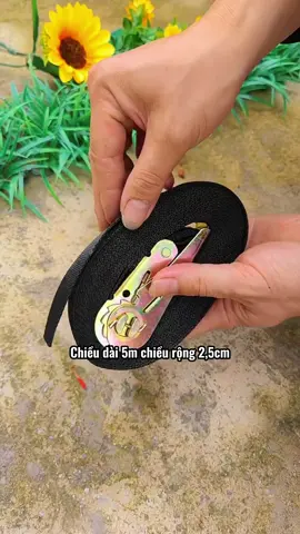 Với nó, việc đóng gói hàng hóa trong tương lai sẽ dễ dàng hơn nhiều. Nó có thể được sử dụng cho xe máy, xe điện và xe ba bánh!! #daycaochanghang #creatorsearchinsights #tienich #thietthuc #jizonguyen 