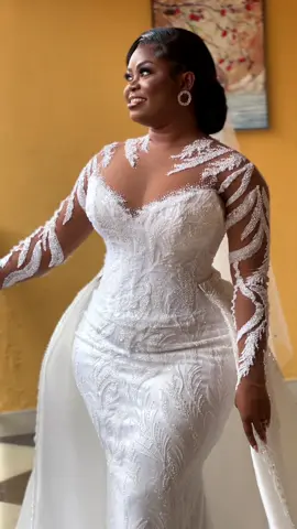 Our beautiful bride, PENELOPE got to say ‘I Do’ in a custom fishtail gown with lace embellishments accompanied with delicate beadwork.  Gown @turquoise_hautecouture  Lace @@LUSH FABRIQUES 