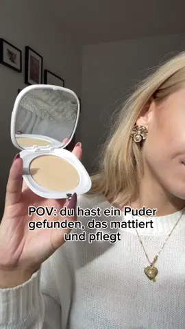 Träumst du von einem unwiderstehlichen Satin-Finish? ✨ Das neue Intense Serum Satin Pressed Powder zaubert dir glatte Haut und einen dezenten Glow – perfekt für unterwegs! Mit Soft-Focus-Effekt, Feuchtigkeit durch Niacinamid und LSF 30 für den perfekten Schutz. Ready für satinglatte Haut? 💫 #neomakeup #neomakeupdeutschland #powder #beautytrends #beautyhacks #makeup #beauty #flawlessskin 