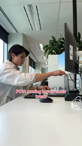 If i don’t get a break away from my desk at lunchtime i’ll be dead by 3pm, so its great when I have time to fit in a run too :) #office #work #officelife #diml #Vlog #worklife #Fitness 