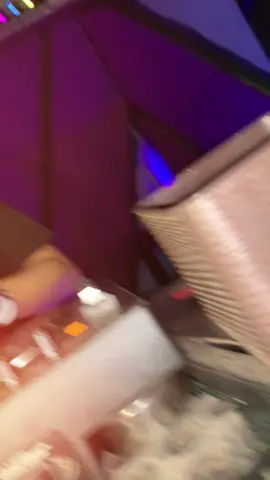 Lagi santai kawan… 😁. 🎙️:@Frans Ariesta  🎵 mix : DJbiem x @Dion RulmeltaL3 #victoriaclubpadang💃🍻  #pokoknyafyp  #storywhatsapp  #partypadangsumbar  #musik_story 