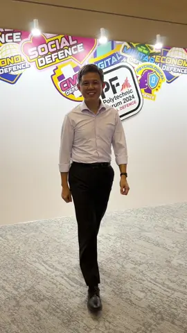 Flexing our #PolyForum2024 jacket with Minister Mr Chan Chun Sing 😎  PS: the badges were designed by #NYPFam and it represents the six defence pillars! #NYPHitsDifferent