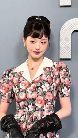 น้องวอนยองเฟรนลี่มาก น่ารักกก 🌸🎀 #Wonyoung #JangWonyoung #WONYOUNGxMIUMIUSS25 #MiuMiu #IVE #아이브 #장원영 #miumiugirl 