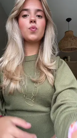 de bladeren vallen van de bomen af #foryoupage #voorjou #fyp #outfit #wittewas #goldband #trendingvideo #trending #makethisviral #clothes #foryou #scandinavia #hairtok #zara 