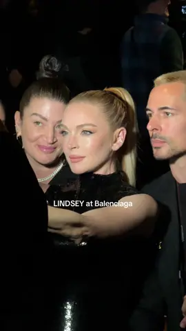 Lindsey forever 🖤 #lindseylohan at #balenciaga in #paris 