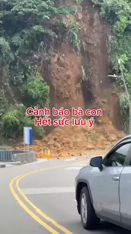 Cảnh báo‼️ Bà con các tỉnh vùng cao và một số tỉnh sau đây hết sức lưu ý. Theo thông tin từ chính phủ, 14 tỉnh có nguy cơ sạt lở đất đá và lũ quét trong những ngày tới gồm có. Hà Giang - Tuyên Quang - Lào Cai - Yên Bái - Lai Châu - Sơn La - Điện Biên - Hoà Bình - Phú Thọ - Cao Bằng - Bắc Cạn - Thái Nguyên - Thanh Hoá và Nghệ An. Mn hết sức lưu ý, ko nên chủ quan. Đề phòng và tránh những nơi có nguy cơ sạt lở cao để giữ an toàn.  P/s: Nguồn hình ảnh sưu tầm 