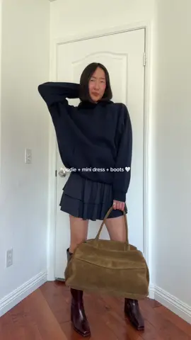 dressing up a hoodie today 🤍 @Aritzia #fallfashion2024 #falloutfit #outfitformula #falloutfitinspo #petitefashion2024 #hoodieoutfits 