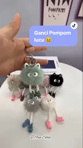 gantungan Pompom lucu dan gemes 😍😍 #keychain #bagcharm #ganci #gantungankunci #gantungantas #aksesoris #aksesoristas #gantunganlucu #pompom #gantunganpompom #baranglucu #monster #promoguncang1010 