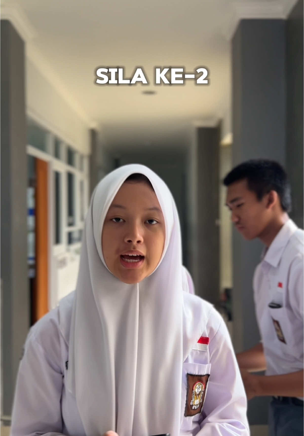🚨Bullying dan Pancasila Sila ke-2: Apakah Kita Masih Berperikemanusiaan?🚨 Hari Kesaktian Pancasila mengingatkan kita akan nilai-nilai luhur bangsa, namun apakah kita sudah benar-benar mengamalkan sila ke-2? 🤔 'Kemanusiaan yang adil dan beradab' seharusnya membuat kita sadar bahwa setiap tindakan bullying adalah pelanggaran besar terhadap nilai kemanusiaan itu sendiri. Saat kita memandang orang lain dengan kebencian, kita menyimpang jauh dari ajaran Pancasila. Mari kita renungkan, apakah perilaku kita sudah mencerminkan perikemanusiaan? 🌿 Jangan hanya hafal teks Pancasila, tapi jadikan nilainya pedoman dalam bersikap. Hentikan bullying, junjung tinggi kemanusiaan! 🙌✨ #kesaktianpancasila #harikesaktianpancasila #fyp 