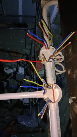 pesona tukang strum⚡🥶 #220volt #tukanglistrik #kelistrikan #electrical #mechanicalelectrical #pemborongmudaelektrikal⚡⚡ #instalasilistrik #listrik #kulitiktok #storykuli #fyp 