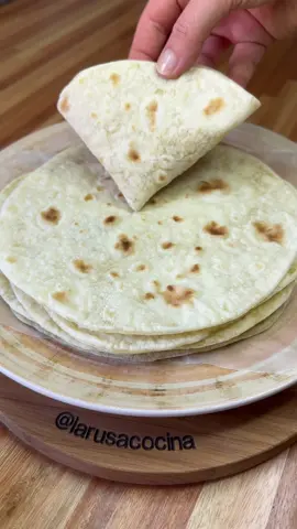 Masa para RAPIDITAS 🌯WRAPS 🌮TACOS🫓TORTILLAS DE HARINA 😋Depende el tamaño que las hagas a mi me salen 8 tortillas grandes 😁#wraps #masa #masadetacos #tacos #tortilla #yummy #recetasfáciles #food #recetafácil #larusacocina #rapiditas #delicious 