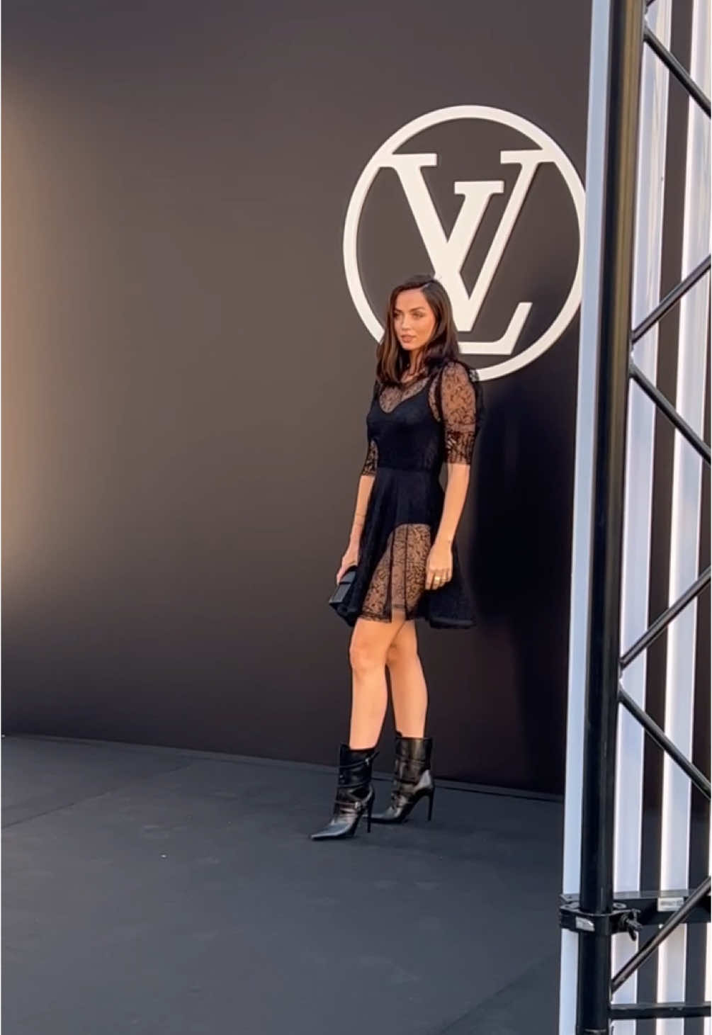 Ana de Armas au défilé Louis Vuitton #anadearmas #louisvuitton #fashionweek #pfw #TikTokFashion @Louis Vuitton