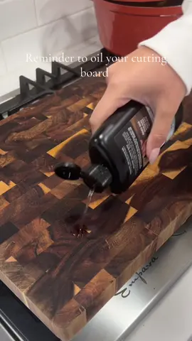 I have unlocked a new level of adulting with this habit 😅 #fyp #oil #wood #cuttingboard 