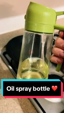 Spray light is full of really rubbish ingredients. Stop using it and replace it with the re fillable oil spray bottle. #kitchengadgets #sprayoil #oilbottle #fyp #KitchenHacks 