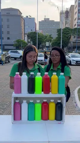 Jogo da garrafa acerte as cores #desafio #brincadeira #jogo #desafiotiktok #jogodagarrafa #game 