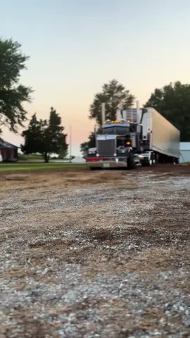 not your average uber  #fyp #bigrig #largecar #trucker #chrome #dieselpower #bigtrucks #trucking #trucksoftiktok #trucklover #truckerlife #trucktok #trucks #kenworth #kw #w9 #w900 #w900kenworth #kenworthw900 #reefer #reefergang #reeferhauler #618 