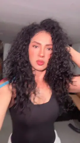 Nada mas bello que el cabello risado, aprende amar tus rizos, ama tu raza que nadie con mas sabrura que nosotros los …#rizos #rizosperfectos #cabellorizado #mulata #morenas #sexy #guapas #mujeresqueinspiran 