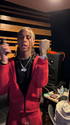 Bloodhound Lil Jeff raps “LAX” in the studio in LA 🕊️📸 #bloodhoundliljeff #amfvisuals  *Everything shown is all props* 