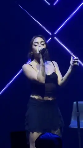 Nicki Nicole cantando NOTA hoy en Chicago. #nickinicole #naiki #nike #nicki #tour #alma #chicago #estadosunidos #argentina #concert #nota #eladiocarrion 