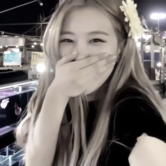 Share ảnh avatar Rosé blackpink trắng đen cho bạn nào đang cần nèk. 💗🖤💐#ROSÉBLACKPINK #roséblackpink #pocorncaramel_🍿🍹 #chocolater_🍫🎀 #hamburger_🍔 #chicken_🐣🐥 #milk_🍙🍥🥛 #water_🧊💦 #love_❤️💐 #niecutiday🐰💗 #xuhuongtiktoktok2024 #xuhuongtiktoktok2024 