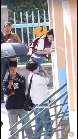 Linghe, your hand #zhaojinmai #zhanglinghe #ourgeneration #cherryamber 