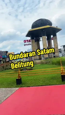 Bundaran satam/tugu batu satam adalah Ikon kota Tanjung Pandan Belitung. Terletak di pusat kota Tanjung Pandan, Belitung. Kalau wisata ke Belitung wajib banget foto disini. #bundaransatam #ikonbelitung #laskarpelangi #wisatabelitung #explorebelitung #taman #airmancur #pesonaindonesia #tugu #belitung #bangkabelitung 