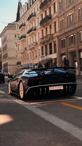 Tuntuntun tuntun 🕺 ————————————— #lamborghini#svj#roadster#svjroadster#hypercar#supercar#fyp#viral#viraltiktok  #oz#travisscott#zürich#schweiz#swiss#switzerland#spec#clean#beauty#cars#capcut#fy#edit#brazil#car#funk 