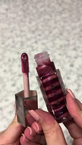 Obsessed with the sparkle of this gloss ✨✨ @Fenty Beauty  Fenty Beauty Gloss Bomb Swirl in Fu$$y Flex  #fentybeauty #fentybeauty#glossbomb#christmas#gift#makeup#lipgloss#lipstick#newmakeup#unboxing#swatch#beauty#musthavebeauty #obsessed #musthave  #swatches #sparkle #gloss #glossylips 