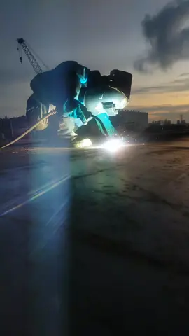 welder senior ni#batam #masukberanda #fypシ゚viral #galangankapalbatam🇲🇨 #weldernation #penjahitbesi #gayabebas #CapCut #anakwelder 