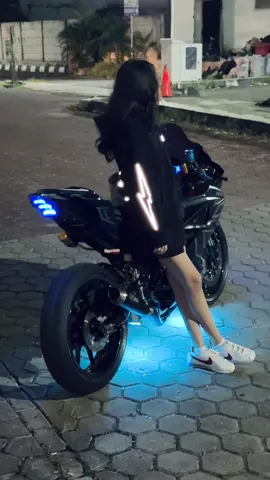 Hoodie?? Cek di bio ⚡️