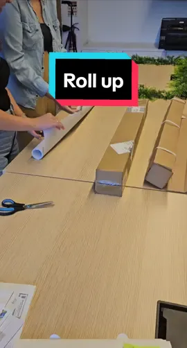 Recebemos o nosso roll up #office #officelife #rollup 
