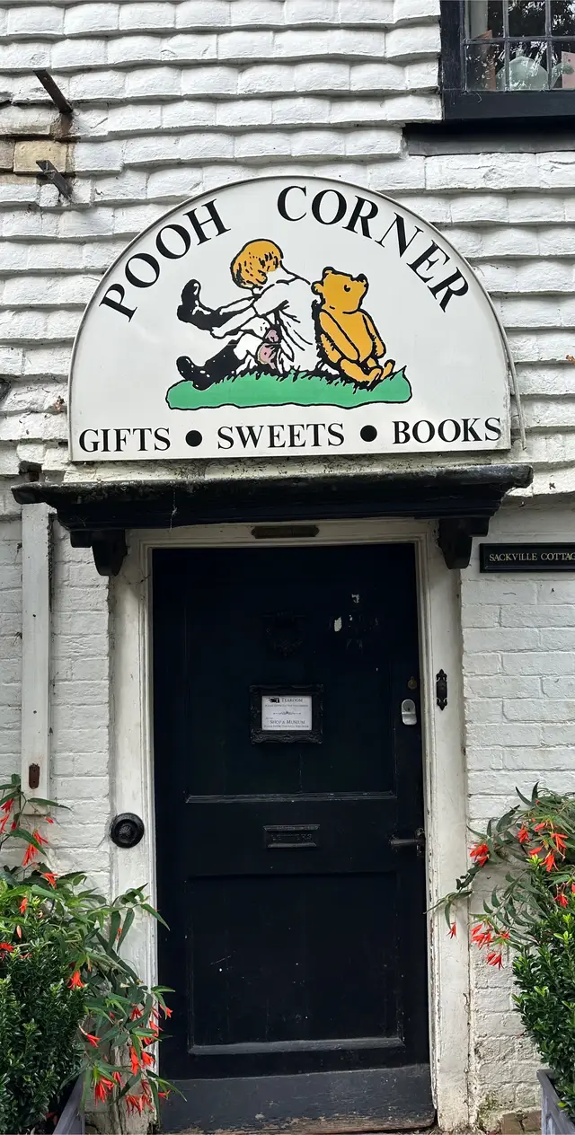 Such a magical place #creatorsearchinsights #hartfield #poohcorner #poohcornerhartfield #winniethepooh #daytrip #london #brunch #poohscorner #cafe #fyp 