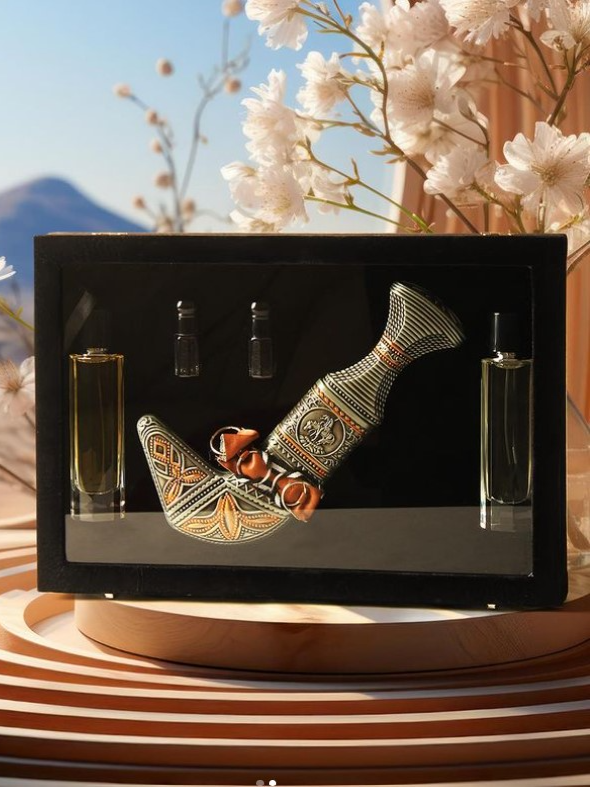 🚀✨ هل تريد التميز بهدية تجمع بين التراث والفخامة؟ ✨🚀 🎁🌟 بوكس الخنجر الفاخر - الهدية المثالية لمن تحب! 🌟🎁 استعد لإبهار أحبائك بهذا البوكس الاستثنائي من قطرات الورد! يحتوي البوكس على: 🗡️ خنجر بتصميم تقليدي يعكس جمال وروعة التراث العربي الأصيل. 🌸 مجموعة من العطور الفاخرة التي تضفي لمسة من الرقي والأناقة على يومك. 💎 السعر: 399 درهم فقط! 🚚 التوصيل مجاني إلى باب منزلك! 📞 لا تفوت الفرصة! اطلب الآن عبر الاتصال أو الواتساب: 📞00971525211203 #الإمارات#دبي #ترند_الإمارات #إماراتي #الامارات_دبي