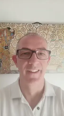 3 Errori da Evitare per Farsi Trovare Online dai Pazienti Scopri i 3 errori cruciali da evitare per farti trovare dai pazienti online nel settore della salute mentale.    Nel primo errore, ti spiego perché avere un sito non indicizzato per i motori di ricerca può compromettere la tua visibilità online.    Segui il mio consiglio su come verificare se il tuo sito è visibile su Google.    Nel secondo punto, esploro l'importanza di essere attivo sui social media e come una presenza regolare può aumentare la tua visibilità e costruire fiducia tra i pazienti.    Infine, nel terzo errore, discuto l'importanza di incoraggiare recensioni online e come ignorarle può farti perdere testimonianze positive.    Concludo mostrando come evitare questi errori può migliorare significativamente la tua presenza online e attirare più pazienti verso il tuo studio.    Non perderti questo video se sei un professionista della salute mentale che vuole crescere online! #psicologi #psicoterapeuti #medici #nutrizionisti #mentalcoach #ipnologo #psichiatra