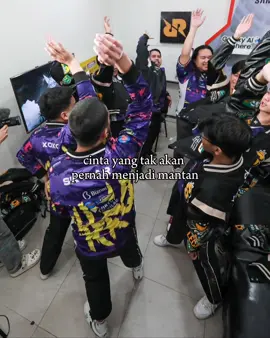 karena saya cinta timnya👊🏻🧡 #rrqhoshi #teamrrq 