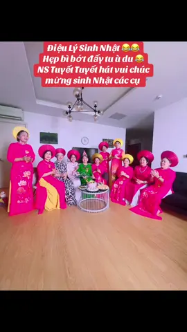 Khi NS Tuyết Tuyết vui với các cụ học sinh U70