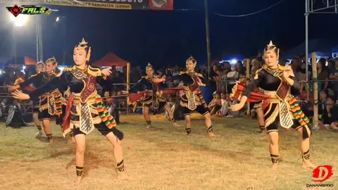 Wong manisss dikasih ? @Bekso Turonggo Budoyo #jatilanjogja #jaranan #jatilanputri #jatilancewek #jarankepangtemanggung #angguk #ndolalak #jarumjarum 