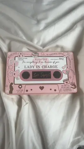 @PLOUISE #cassettecollection #eyeshadow #trendingmakeup #tiktokmademebuyit #eyeshadowpalette 