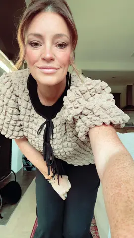 Today’s look for the office @Nina And Leigh #shoplocal #officeoutfit #bows 