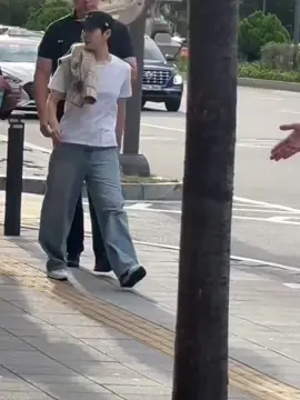 Abang abang bgt gaya jalannya 😭 (video credits to the owners) #kimgoeun #김고은 #loveinthebigcity #대도시의사랑법 