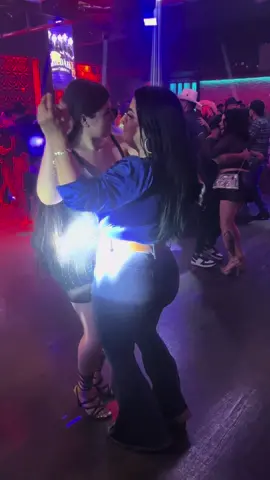 Solo somos felices bailando juntas 😍🤠 @Yesenia Castillo  mi bailarina favotita 