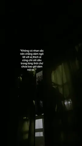 Vì ko có nhan sắc nên chỉ biết lặng nhìn người ta