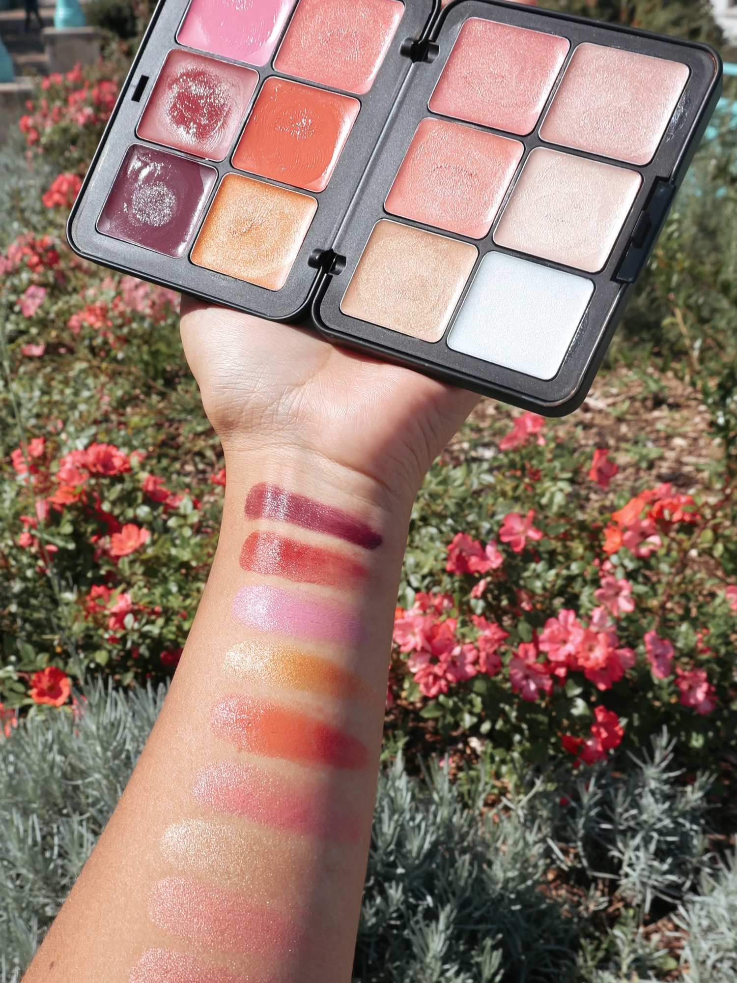 Discover the 12 shades of our new #HDSKIN Blush&Glow Palette and swatch with us to see its blendable formula, natural finish, and 12-hour wear. #FocusOnMe #MAKEUPFOREVER